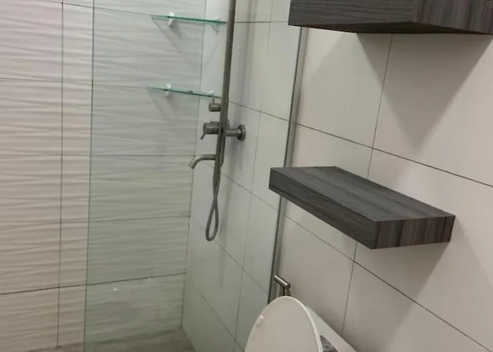 Comfy And Renovated 1 Bedroom With Balcony Bgc Golf View Сasa de vacaciones