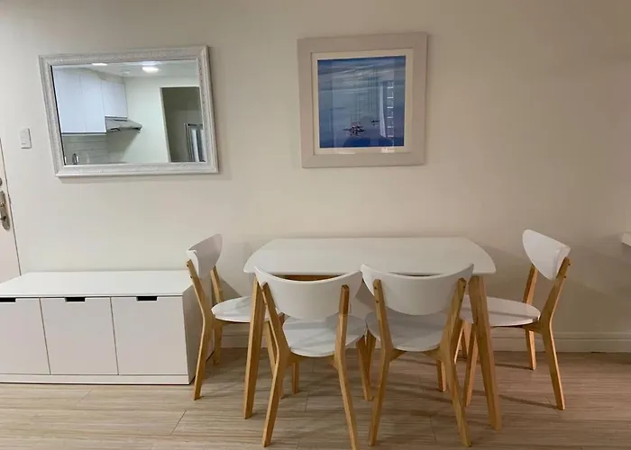 Comfy And Renovated 1 Bedroom With Balcony Bgc Golf View *