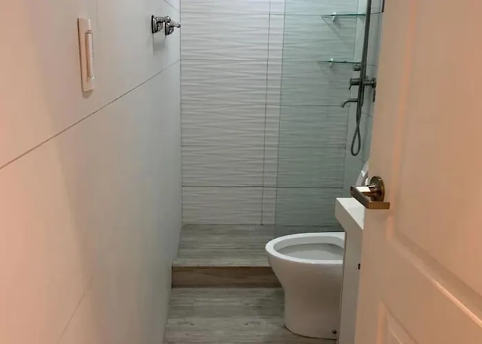 Comfy And Renovated 1 Bedroom With Balcony Bgc Golf View * Manila
