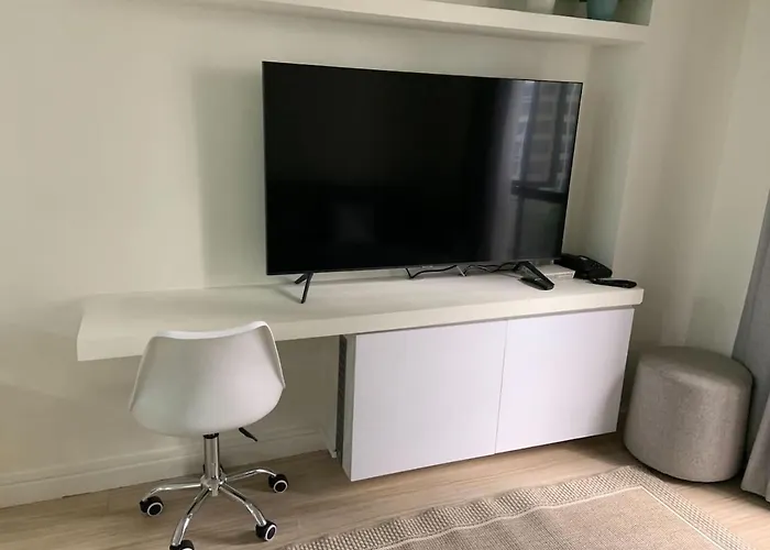 Comfy And Renovated 1 Bedroom With Balcony Bgc Golf View